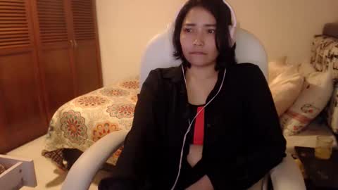 Snapshot of thetalkingbutt chatting on 09-26-25, 02:04 Mai online show from 09-26-25, 02:04