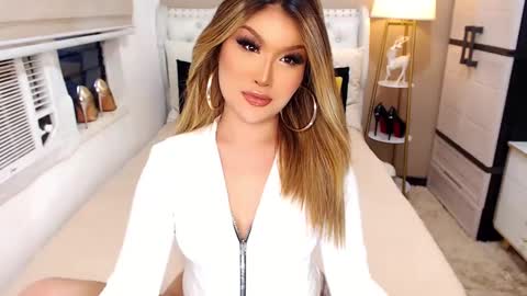 Snapshot of theunmarriedwife chatting on 12-07-24, 12:30 ValerieAnderson online show from 12-07-24, 12:30