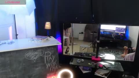 Snapshot of thewildechase chatting on 09-19-25, 01:40 Chase online show from 09-19-25, 01:40