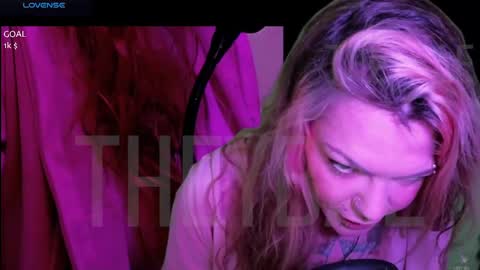 Snapshot of theybae chatting on 01-17-25, 03:22 B A E online show from 01-17-25, 03:22