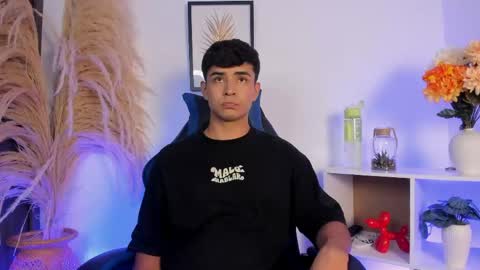 Snapshot of thiago_connor21 chatting on 05-17-26, 11:45 Thiago online show from 05-17-26, 11:45