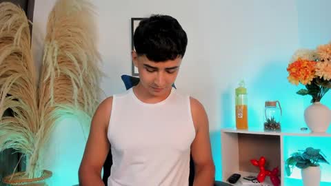 Snapshot of thiago_connor21 chatting on 05-23-26, 01:33 Thiago online show from 05-23-26, 01:33