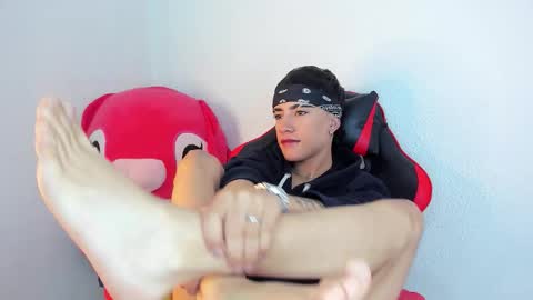 Thiago online show from 11-22-25, 01:10