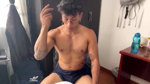 Snapshot of thiago_happy chatting on 04-14-26, 05:19 thiago_happy online show from 04-14-26, 05:19