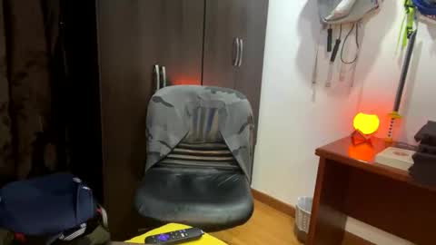 Snapshot of thiago_happy chatting on 04-24-26, 05:43 thiago_happy online show from 04-24-26, 05:43