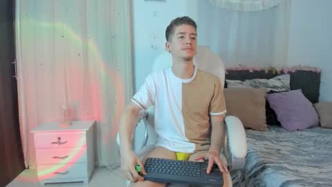 Manuel online show from 12-19-25, 04:52