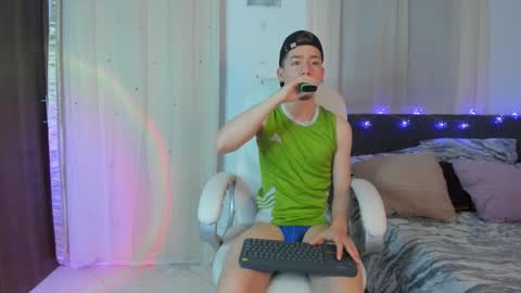 Manuel online show from 12-23-25, 01:58