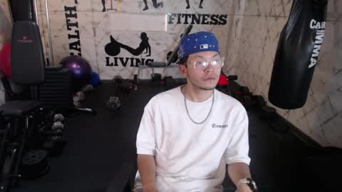 Snapshot of thiago_molina chatting on 04-11-26, 01:15 Thiago online show from 04-11-26, 01:15