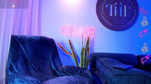 Snapshot of thiagoferrari1 chatting on 10-16-25, 05:41 thiago online show from 10-16-25, 05:41