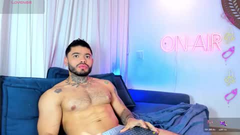 Snapshot of thiagoferrari1 chatting on 11-14-25, 02:43 thiago online show from 11-14-25, 02:43