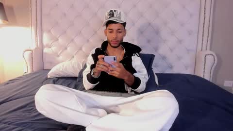 Snapshot of thiagoferreti_ chatting on 03-17-26, 05:44 ThiagoFerreti online show from 03-17-26, 05:44