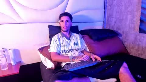 Snapshot of thiagoferreti_ chatting on 05-04-26, 03:57 ThiagoFerreti online show from 05-04-26, 03:57