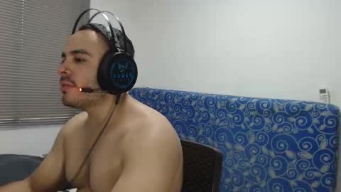 Snapshot of thiagohot_xx chatting on 10-24-25, 07:43 Thiago online show from 10-24-25, 07:43