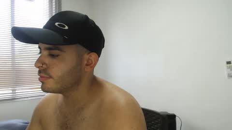 Snapshot of thiagohot_xx chatting on 11-06-25, 08:43 Thiago online show from 11-06-25, 08:43