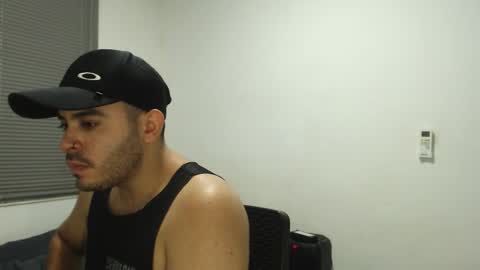 Snapshot of thiagohot_xx chatting on 11-12-25, 08:30 Thiago online show from 11-12-25, 08:30