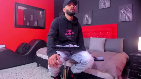 Thia Gomez online show from 10-25-25, 12:23