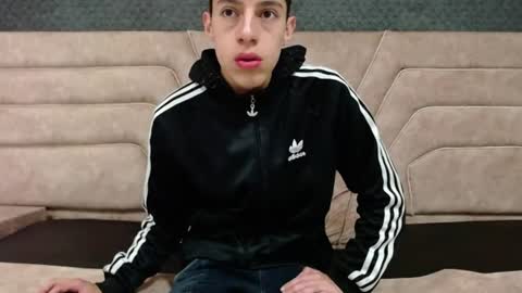 Snapshot of thiagos19 chatting on 06-09-26, 01:01 Thiago online show from 06-09-26, 01:01