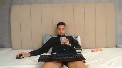 Snapshot of thiagos19 chatting on 06-11-26, 02:53 Thiago online show from 06-11-26, 02:53