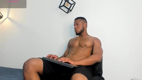 Snapshot of thiagosantos_ chatting on 09-21-25, 06:26 Thiago Instagram   online show from 09-21-25, 06:26
