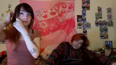 Snapshot of thick_as_fook chatting on 12-15-25, 06:17 thick_as_fook online show from 12-15-25, 06:17