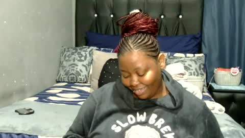 Snapshot of thickcaramel_p chatting on 05-11-26, 04:48 phindy online show from 05-11-26, 04:48