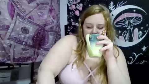 Snapshot of thickgingergoddess chatting on 11-18-25, 07:40 Ariel online show from 11-18-25, 07:40