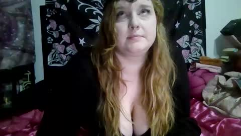 Snapshot of thickgingergoddess chatting on 12-01-25, 07:02 Ariel online show from 12-01-25, 07:02