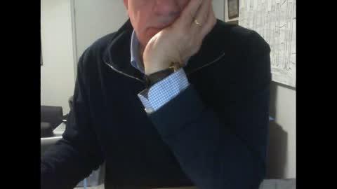 Snapshot of thickmelnik chatting on 05-09-26, 03:01 James online show from 05-09-26, 03:01