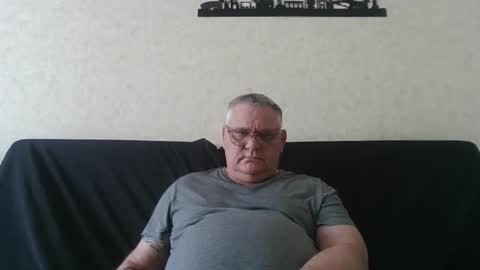 Snapshot of thierrysymp chatting on 06-08-26, 03:56 Thierrysymp online show from 06-08-26, 03:56