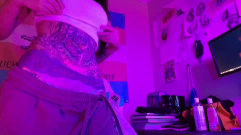 Snapshot of thighsnacks chatting on 01-13-25, 08:58 snacks online show from 01-13-25, 08:58