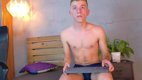 Snapshot of thiiago_twink chatting on 05-20-26, 08:48 Thiago online show from 05-20-26, 08:48