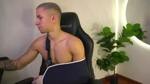 thin_tommy11 online show from 06-19-26, 10:57