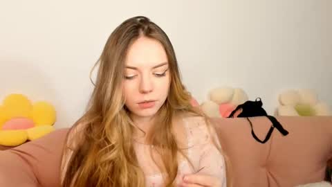 Amelia  shows on mondays fridays and sundays  if anything changes im giving updates on my fansly  online show from 03-07-25, 09:27