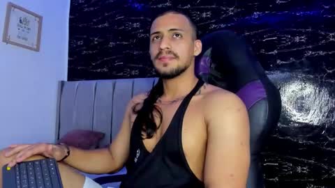 Snapshot of thomas__wayne chatting on 12-13-25, 07:53 Thomas online show from 12-13-25, 07:53