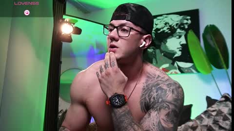 Thomas Falcon online show from 02-11-26, 01:43