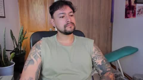 Snapshot of thomas_rol chatting on 12-14-25, 05:18 Thomas online show from 12-14-25, 05:18