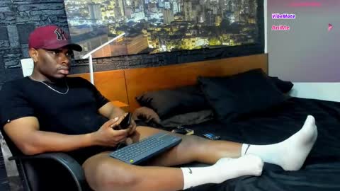 Snapshot of thomas_santtos01 chatting on 02-06-25, 12:00 thomas Santtos online show from 02-06-25, 12:00