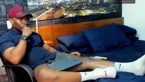 Snapshot of thomas_santtos01 chatting on 02-15-25, 12:37 thomas Santtos online show from 02-15-25, 12:37