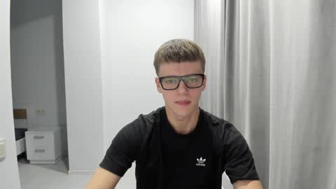 Snapshot of thomas_shelbivip chatting on 12-12-24, 02:48 Tomas online show from 12-12-24, 02:48