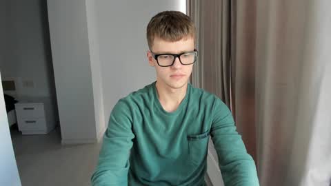 Snapshot of thomas_shelbivip chatting on 01-12-25, 11:28 Tomas online show from 01-12-25, 11:28