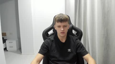 Snapshot of thomas_shelbivip chatting on 01-15-25, 04:00 Tomas online show from 01-15-25, 04:00