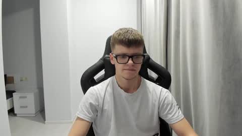 Snapshot of thomas_shelbivip chatting on 01-22-25, 08:06 Tomas online show from 01-22-25, 08:06