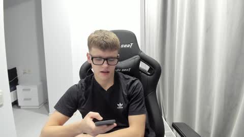 Snapshot of thomas_shelbivip chatting on 01-29-25, 10:32 Tomas online show from 01-29-25, 10:32