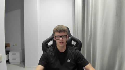 Snapshot of thomas_shelbivip chatting on 01-30-25, 07:48 Tomas online show from 01-30-25, 07:48