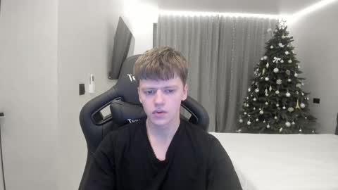 Snapshot of thomas_shelbivip chatting on 02-06-26, 03:33 Tomas online show from 02-06-26, 03:33