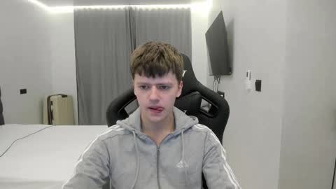 Snapshot of thomas_shelbivip chatting on 02-09-26, 12:47 Tomas online show from 02-09-26, 12:47