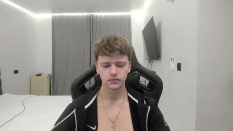 Snapshot of thomas_shelbivip chatting on 02-11-26, 02:27 Tomas online show from 02-11-26, 02:27