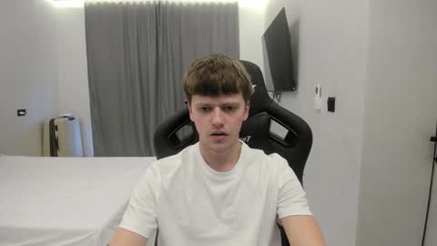 Snapshot of thomas_shelbivip chatting on 02-14-26, 12:24 Tomas online show from 02-14-26, 12:24