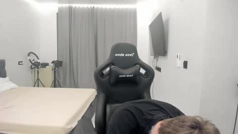 Snapshot of thomas_shelbivip chatting on 02-20-26, 05:24 Tomas online show from 02-20-26, 05:24