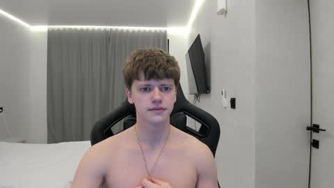 Snapshot of thomas_shelbivip chatting on 03-10-26, 11:43 Tomas online show from 03-10-26, 11:43